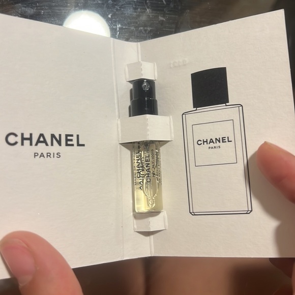 Chanel - Picture 3 of 3